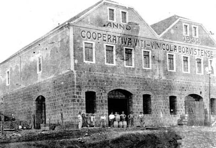 La cooperativa vinicola "Boavistense". Rio Grande do Sul, anni trenta. Biblioteca Comunale di Vittorio Veneto